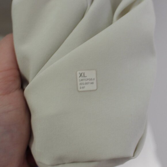 Lululemon | EUC| Cinchable Waist High-Rise Woven Short 3.5" | Bone | Size XL - Picture 6 of 6